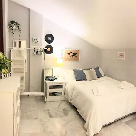 Atico Duplex Nagueles アパート